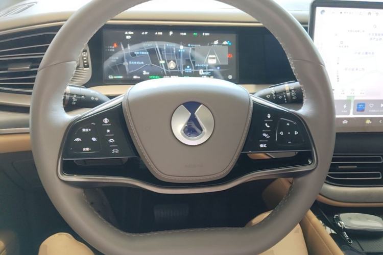 Used Denza D9 2022 DM-i 970 Four-Wheel Drive Prestige Model Steering Wheel