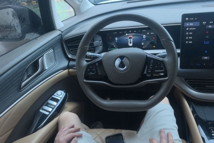 Used Denza D9 2022 DM-i 970 Four-Wheel Drive Flagship Model Steering Wheel