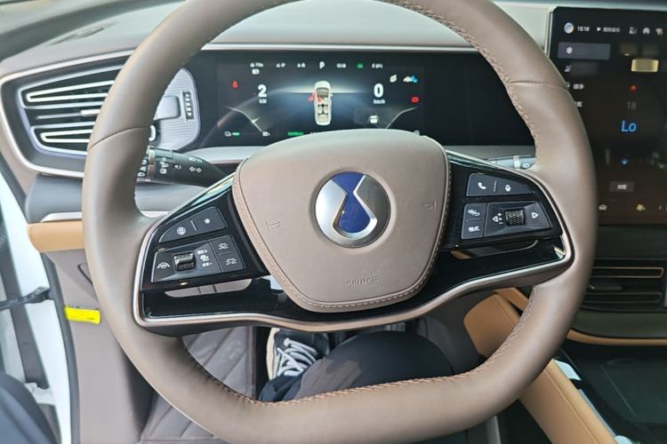 Used Denza D9 2022 DM-i 970 Four-Wheel Drive Flagship Model Steering Wheel