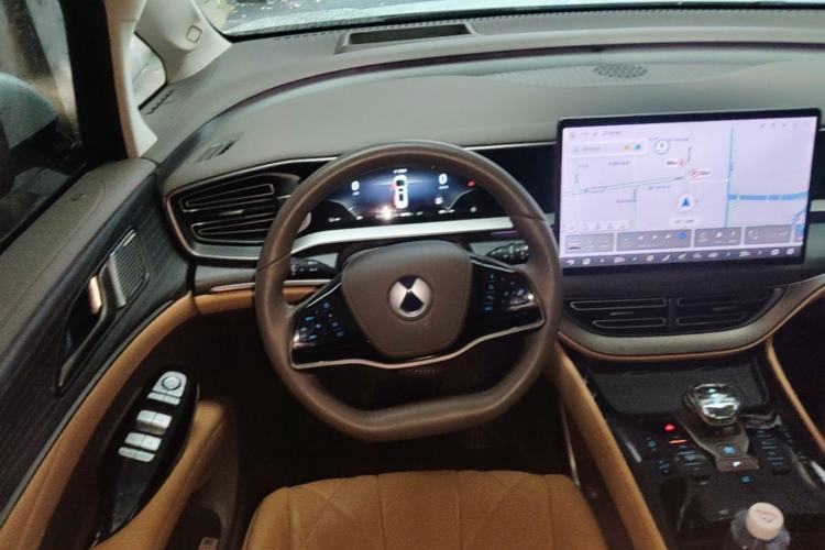 Used Denza D9 2022 DM-i 970 Four-Wheel Drive Flagship Model Steering Wheel