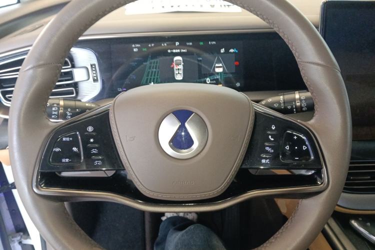 Used Denza D9 2022 DM-i 970 Four-Wheel Drive Flagship Model Steering Wheel