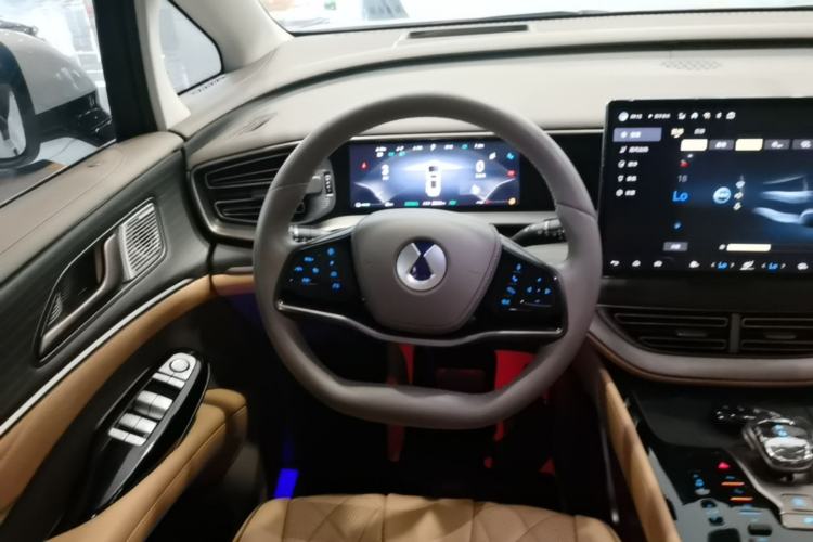 Used Denza D9 2022 DM-i 970 Four-Wheel Drive Prestige Model Steering Wheel