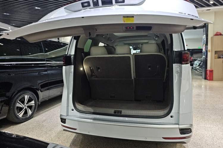 Used Denza D9 2022 EV 600 Four-Wheel Drive Flagship Model Trunk