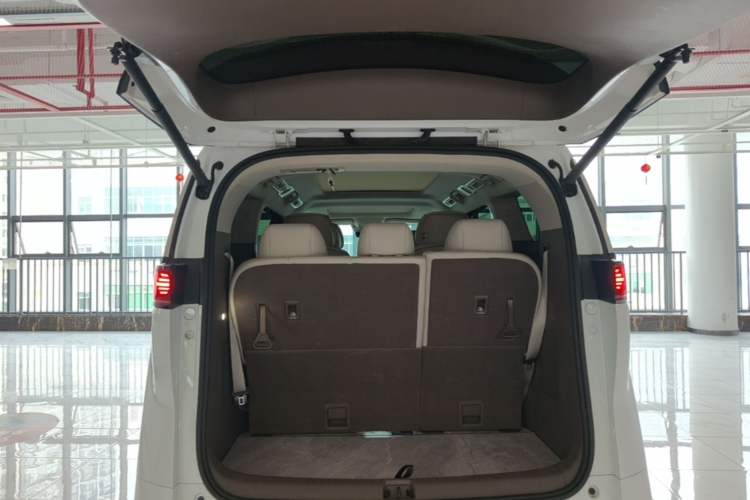 Used Denza D9 2022 DM-i 970 Four-Wheel Drive Flagship Model Trunk
