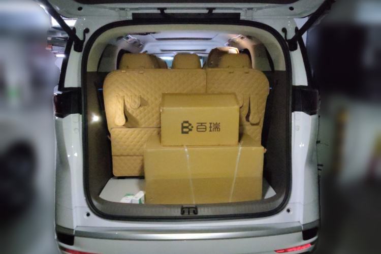 Used Denza D9 2022 DM-i 970 Four-Wheel Drive Flagship Model Trunk