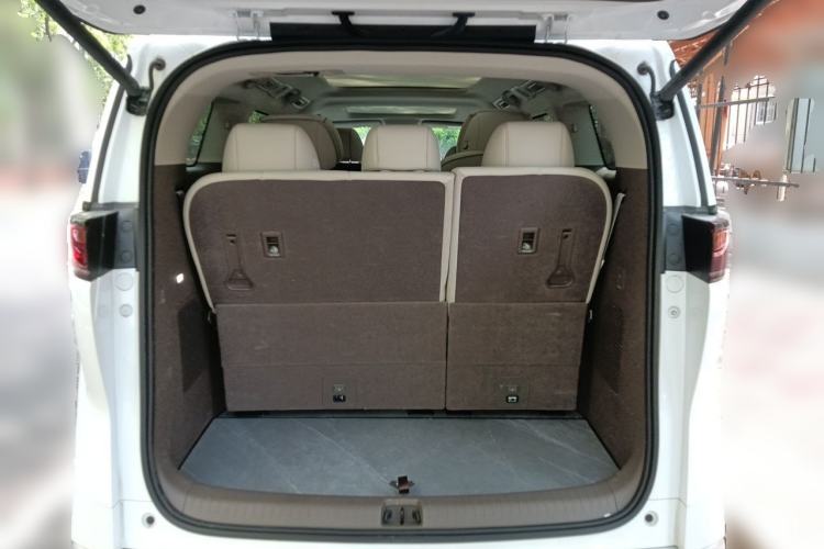 Used Denza D9 2022 DM-i 970 Four-Wheel Drive Prestige Model Trunk