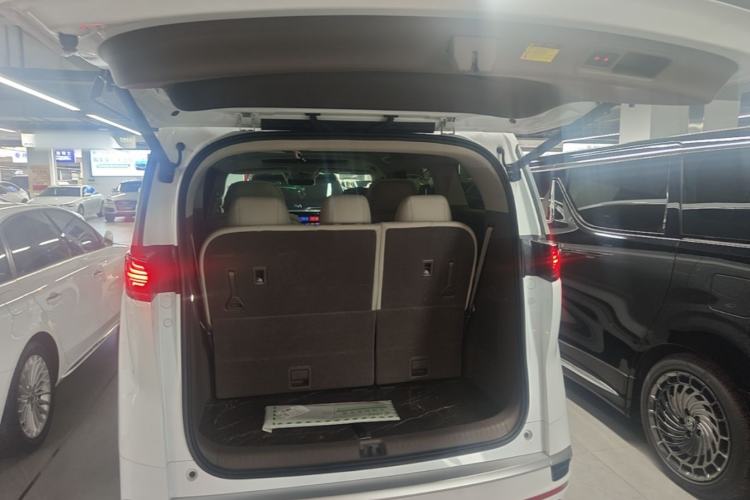 Used Denza D9 2022 DM-i 970 Four-Wheel Drive Flagship Model Trunk