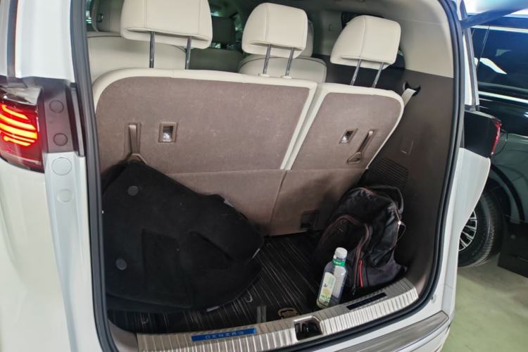 Used Denza D9 2022 DM-i 1040 Prestige Model Trunk