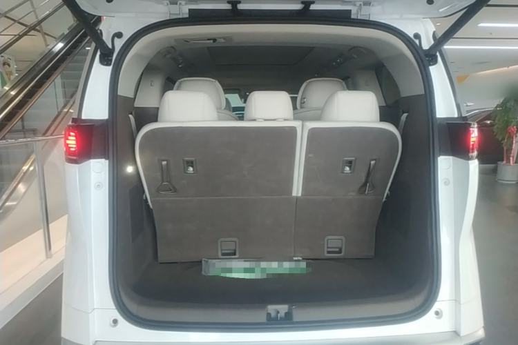 Used Denza D9 2022 DM-i 970 Four-Wheel Drive Flagship Model Trunk