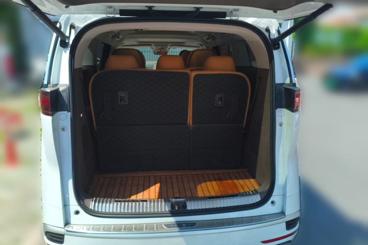 Used Denza D9 2022 DM-i 1040 Prestige Model Trunk