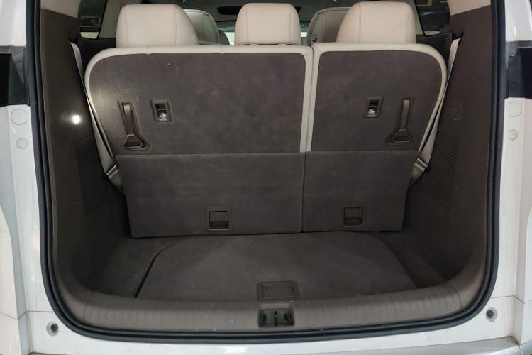 Used Denza D9 2022 DM-i 1040 Prestige Model Trunk