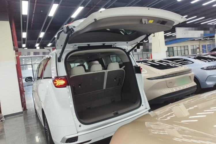 Used Denza D9 2022 DM-i 970 Four-Wheel Drive Flagship Model Trunk