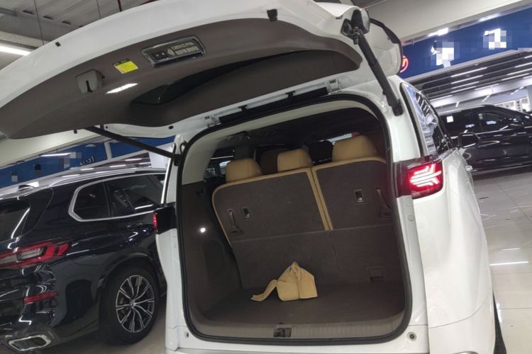 Used Denza D9 2022 DM-i 970 Four-Wheel Drive Prestige Model Trunk