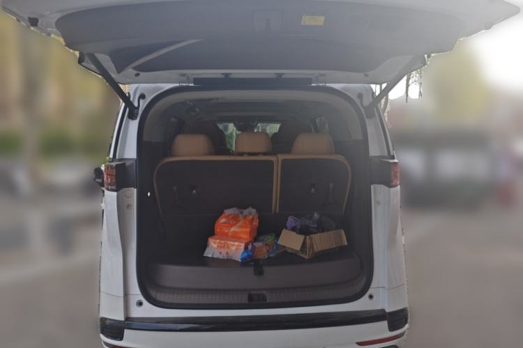 Used Denza D9 2022 DM-i 1040 Prestige Model Trunk