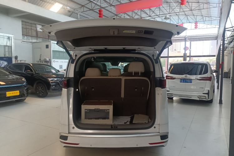 Used Denza D9 2022 DM-i 970 Four-Wheel Drive Prestige Model Trunk