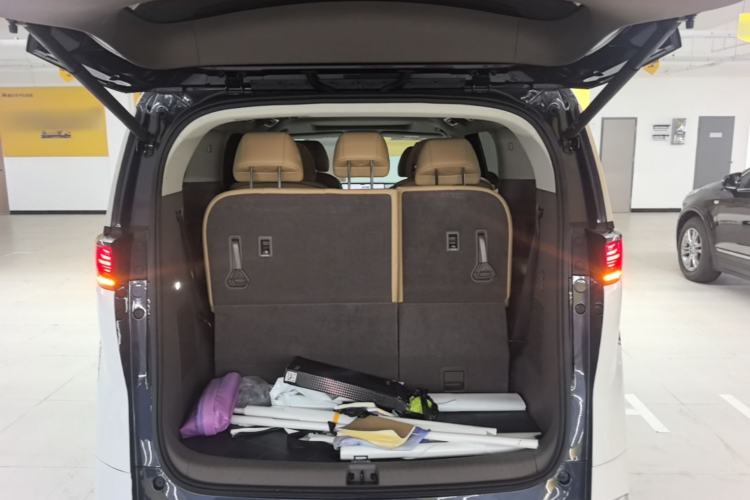 Used Denza D9 2022 DM-i 1040 Prestige Model Trunk