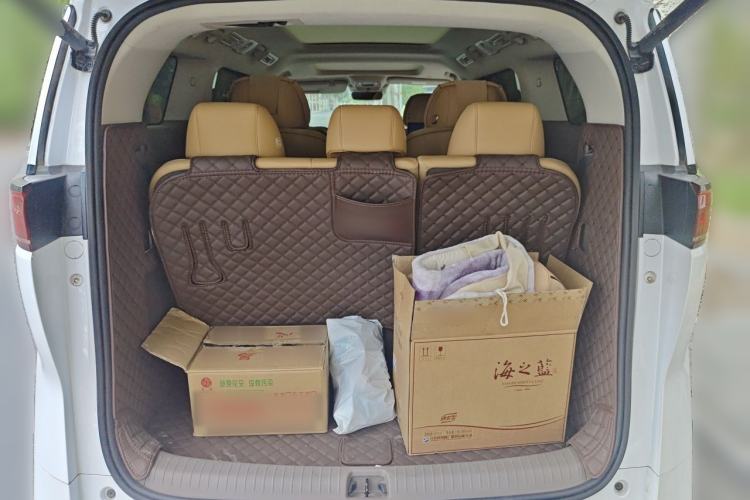Used Denza D9 2022 DM-i 970 Four-Wheel Drive Flagship Model Trunk