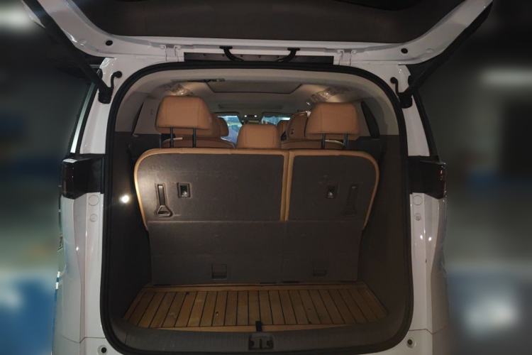 Used Denza D9 2022 DM-i 1040 Prestige Model Trunk