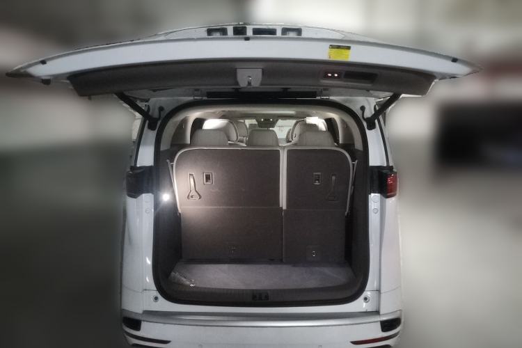 Used Denza D9 2022 DM-i 970 Four-Wheel Drive Flagship Model Trunk