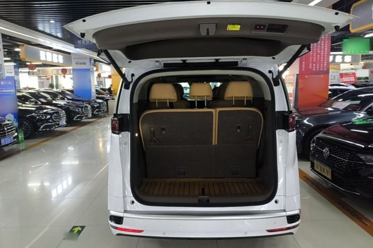 Used Denza D9 2022 DM-i 970 Four-Wheel Drive Flagship Model Trunk