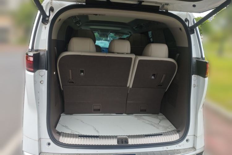 Used Denza D9 2022 DM-i 1040 Prestige Model Trunk