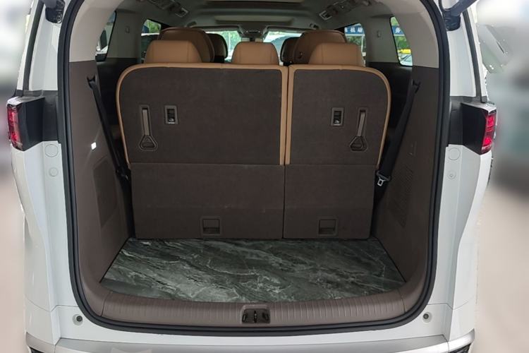 Used Denza D9 2022 DM-i 970 Four-Wheel Drive Flagship Model Trunk