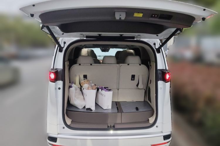 Used Denza D9 2022 DM-i 1040 Prestige Model Trunk