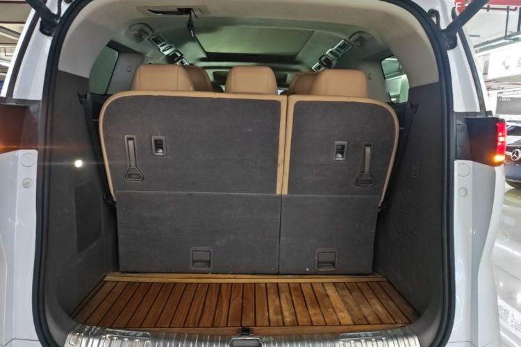 Used Denza D9 2022 DM-i 970 Four-Wheel Drive Flagship Model Trunk