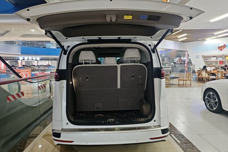 Used Denza D9 2022 DM-i 970 Four-Wheel Drive Flagship Model Trunk