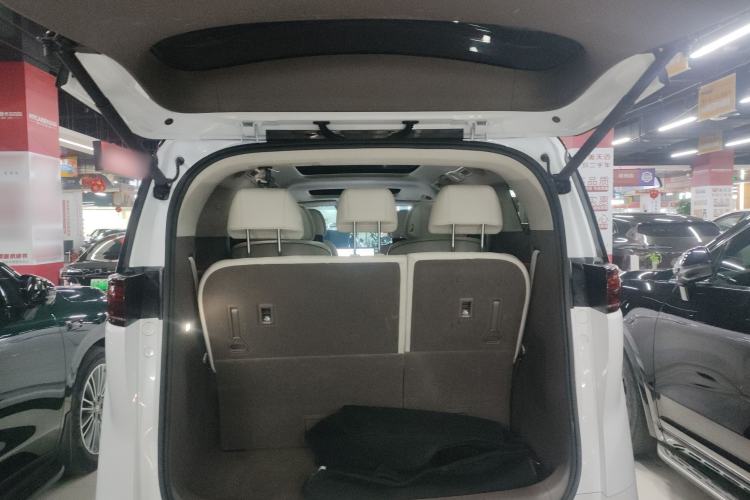 Used Denza D9 2022 DM-i 970 Four-Wheel Drive Flagship Model Trunk