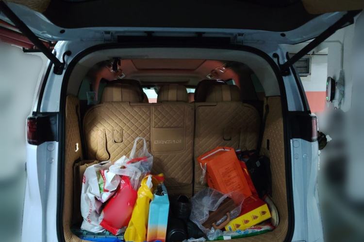 Used Denza D9 2022 DM-i 1040 Prestige Model Trunk