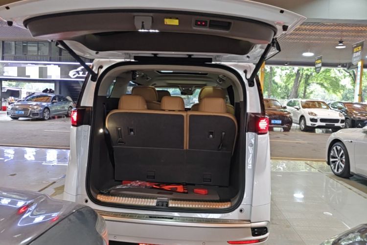 Used Denza D9 2022 DM-i 970 Four-Wheel Drive Flagship Model Trunk