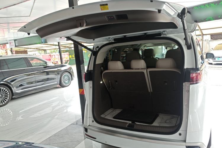 Used Denza D9 2022 DM-i 1040 Prestige Model Trunk