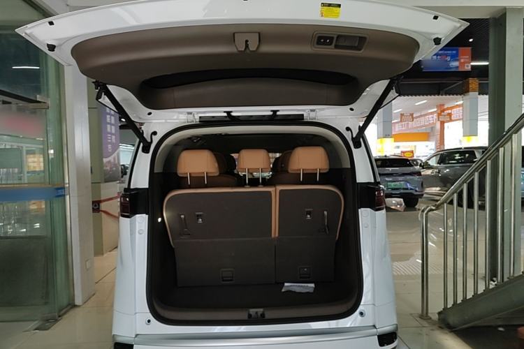 Used Denza D9 2022 DM-i 970 Four-Wheel Drive Flagship Model Trunk