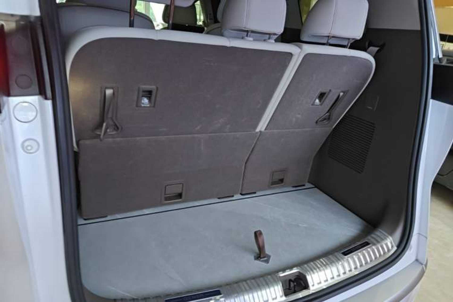 Used Denza D9 2022 DM-i 970 Four-Wheel Drive Flagship Model Trunk