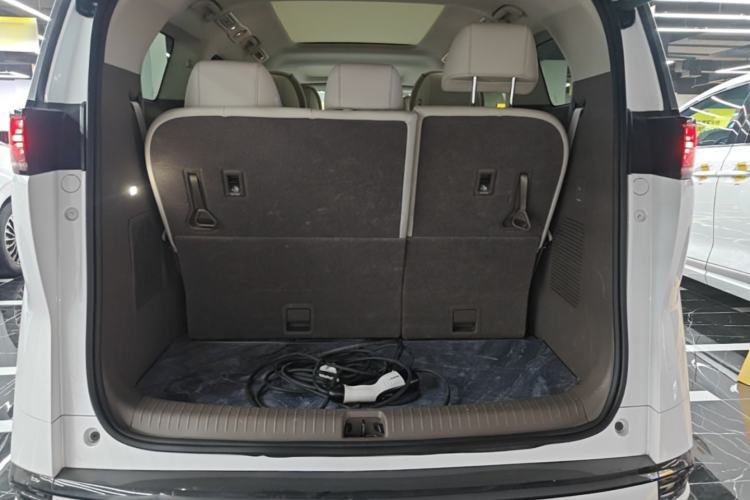 Used Denza D9 2022 DM-i 970 Four-Wheel Drive Flagship Model Trunk