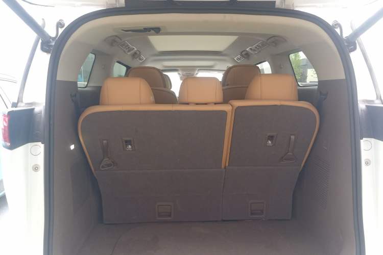 Used Denza D9 2022 DM-i 970 Four-Wheel Drive Flagship Model Trunk