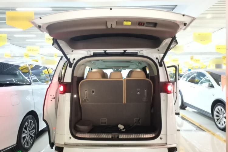 Used Denza D9 2022 DM-i 1040 Prestige Model Trunk