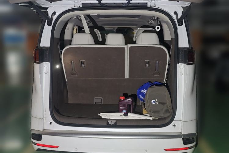 Used Denza D9 2022 DM-i 970 Four-Wheel Drive Flagship Model Trunk