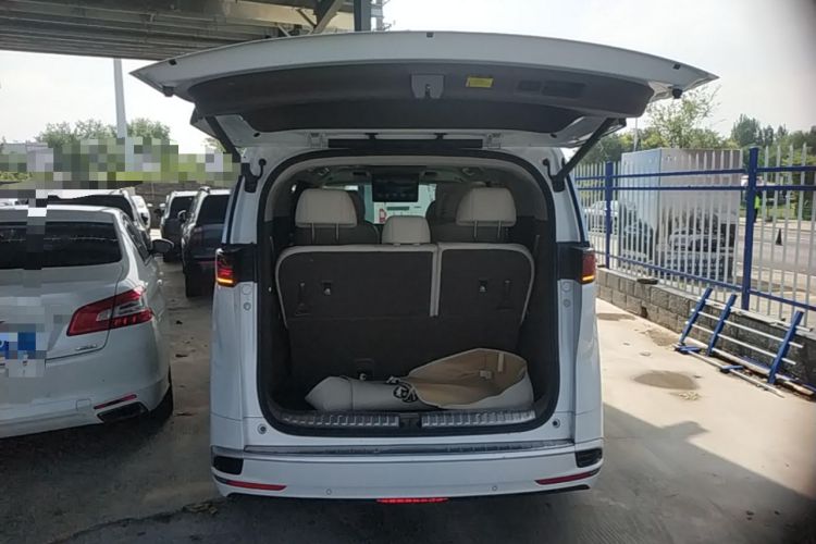 Used Denza D9 2022 DM-i 1040 Prestige Model Trunk
