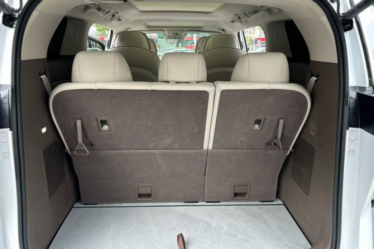 Used Denza D9 2022 DM-i 970 Four-Wheel Drive Flagship Model Trunk