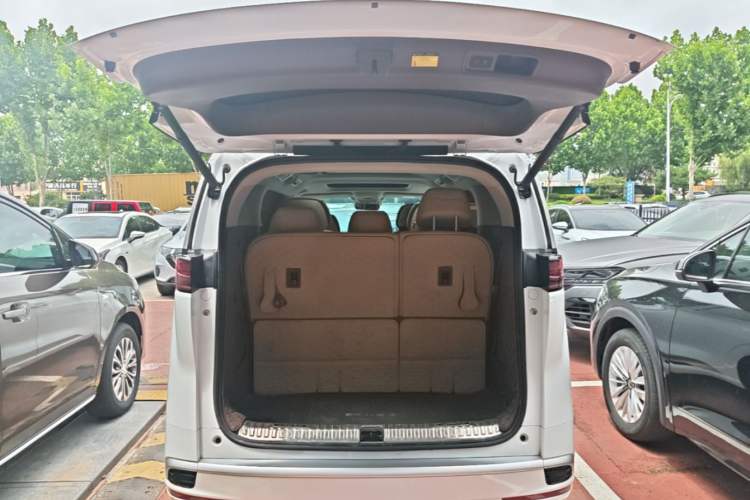 Used Denza D9 2022 DM-i 970 Four-Wheel Drive Flagship Model Trunk