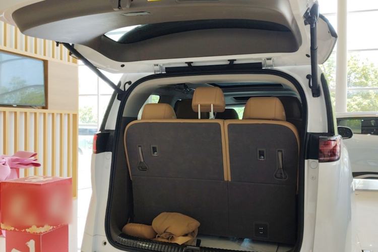 Used Denza D9 2022 DM-i 970 Four-Wheel Drive Prestige Model Trunk