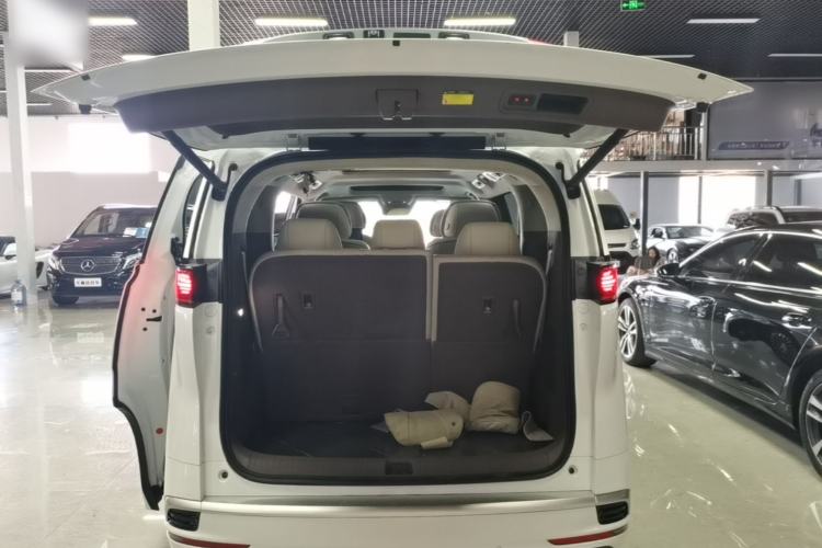 Used Denza D9 2022 DM-i 970 Four-Wheel Drive Flagship Model Trunk