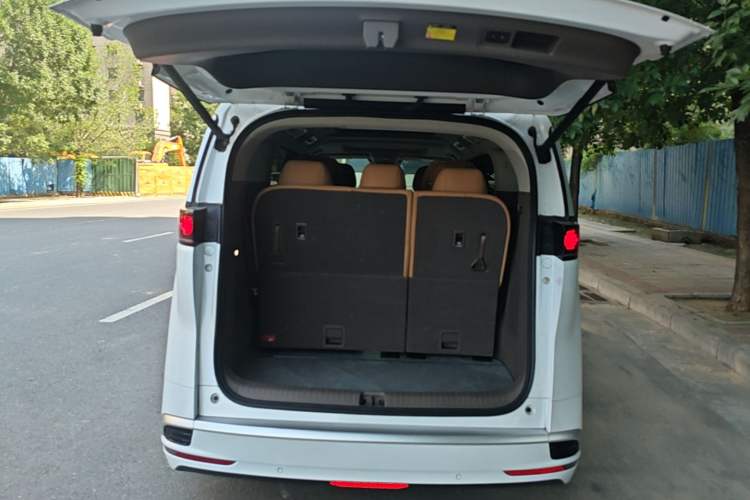 Used Denza D9 2022 DM-i 970 Four-Wheel Drive Flagship Model Trunk