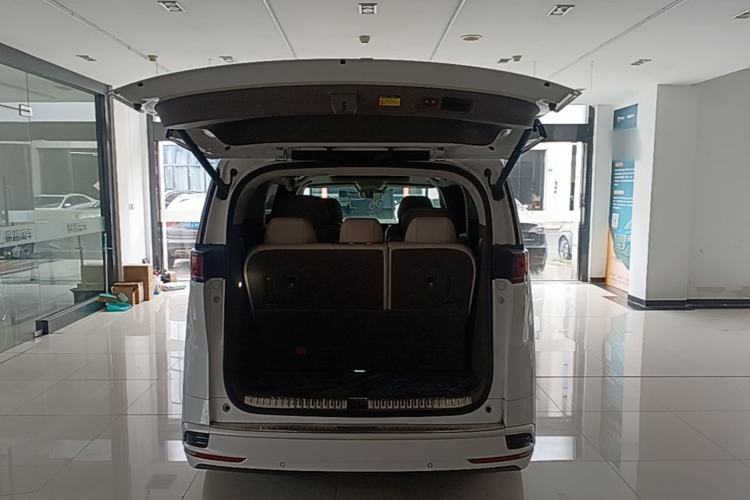 Used Denza D9 2022 DM-i 970 Four-Wheel Drive Prestige Model Trunk