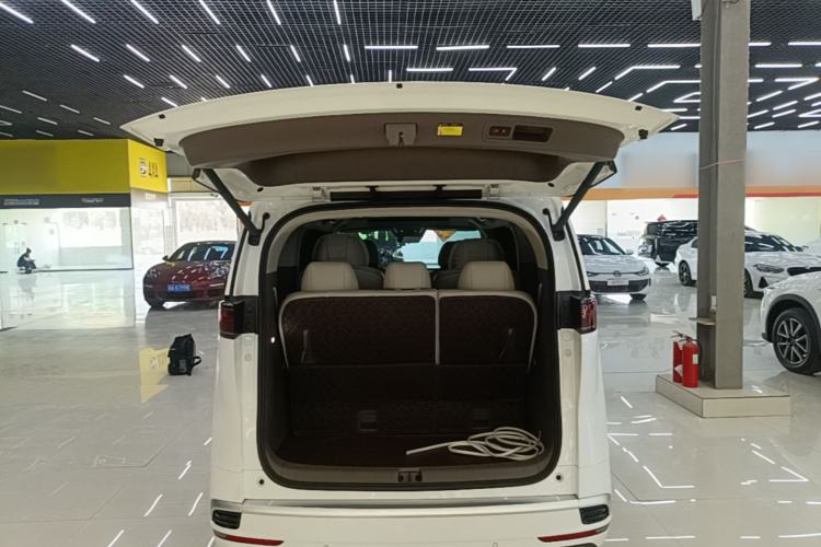 Used Denza D9 2022 DM-i 970 Four-Wheel Drive Prestige Model Trunk