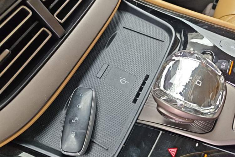 Used Denza D9 2022 DM-i 1040 Prestige Model Vehicle Key