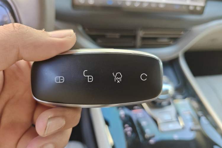 Used Denza D9 2022 DM-i 970 Four-Wheel Drive Flagship Model Vehicle Key