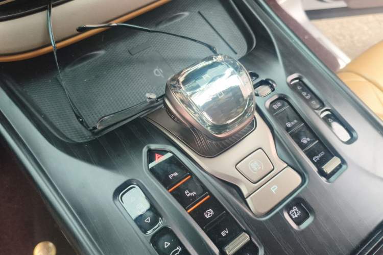 Used Denza D9 2022 DM-i 970 Four-Wheel Drive Prestige Model Vehicle Key